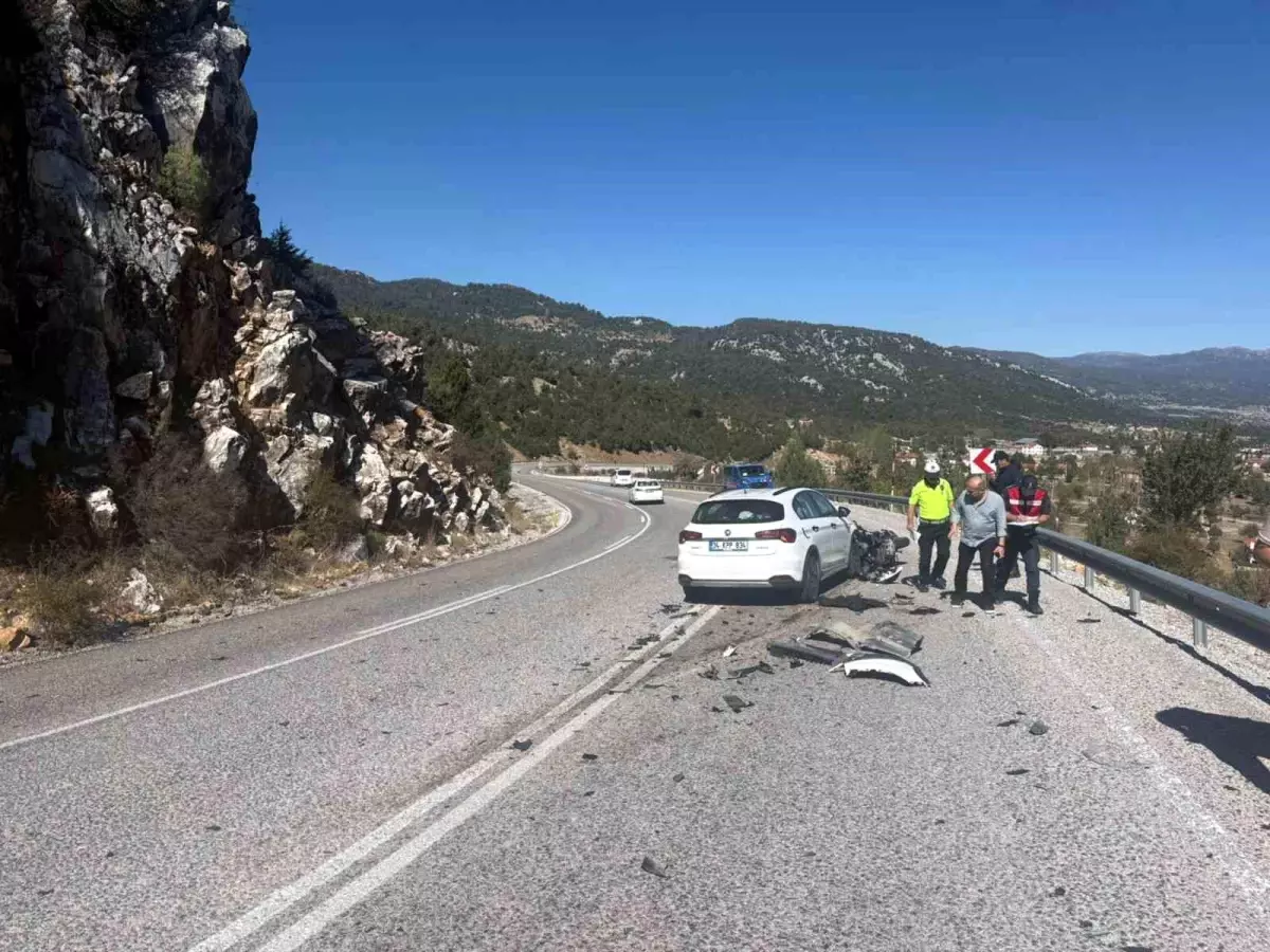 muglada otomobil motosiklet kazasi surucu hayatini kaybetti 97pBbl1A.jpg