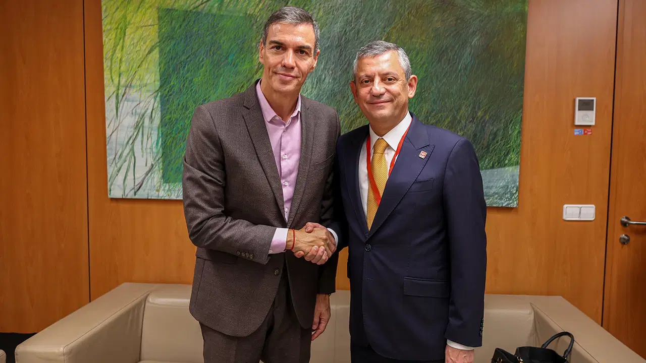 ozgur ozel ispanya basbakani pedro sanchez ile bir araya geldi 6qVOD6rO