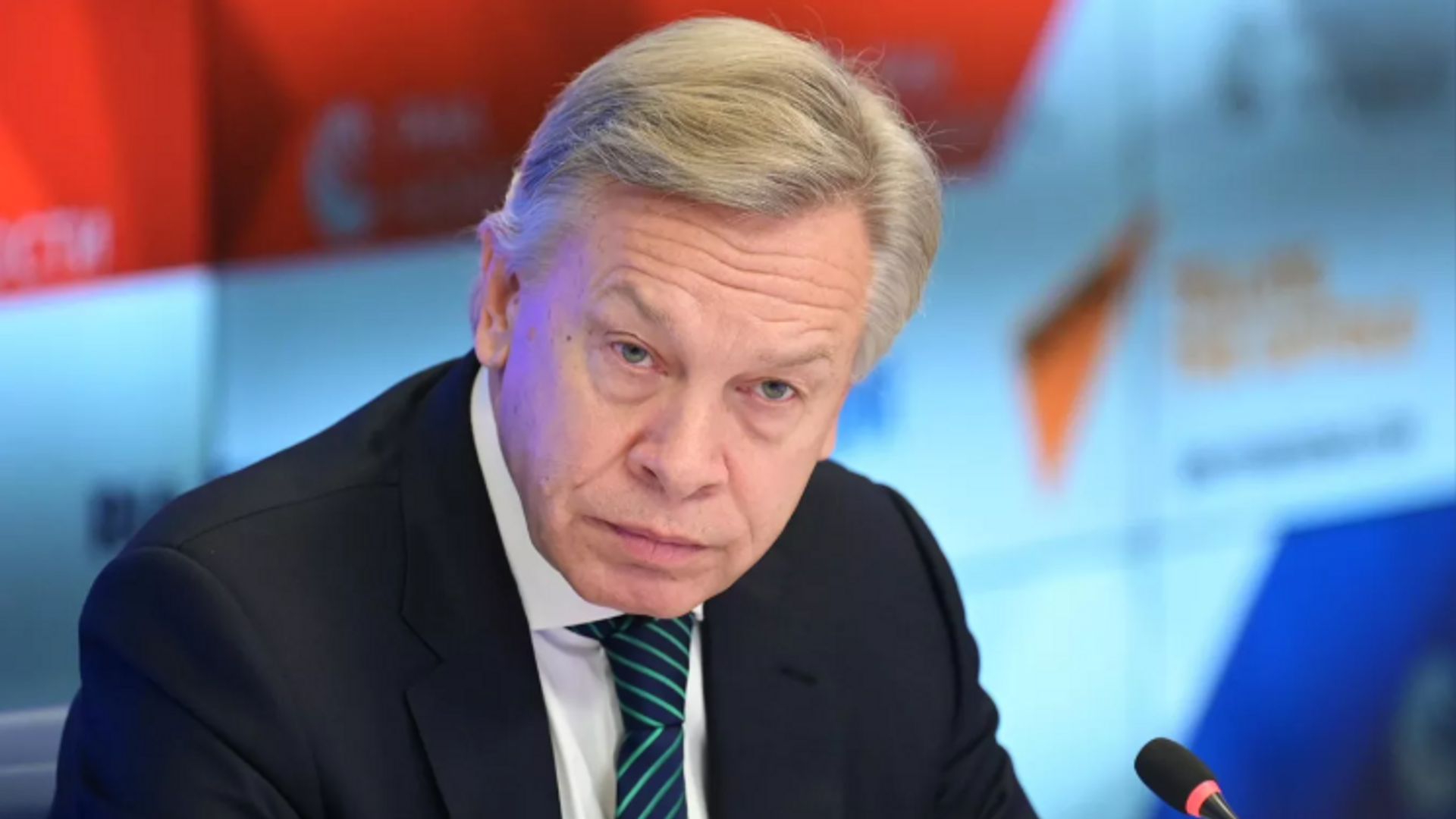 pu kov fransizlar macronun ulkeyi batirdigini dusunuyor OFvlO6GB.png