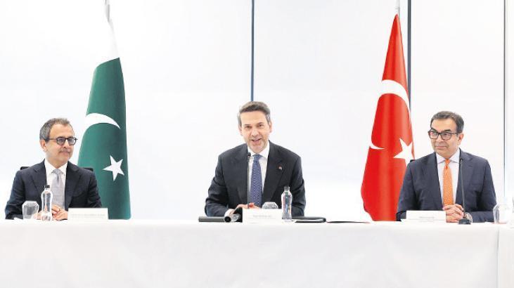 Elektrik özelleştirmesi için Pakistan’a destek