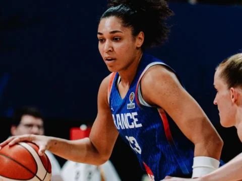 Galatasaray cagdas faktoring janelle salaunu renklerine bagladi isMvp9P5
